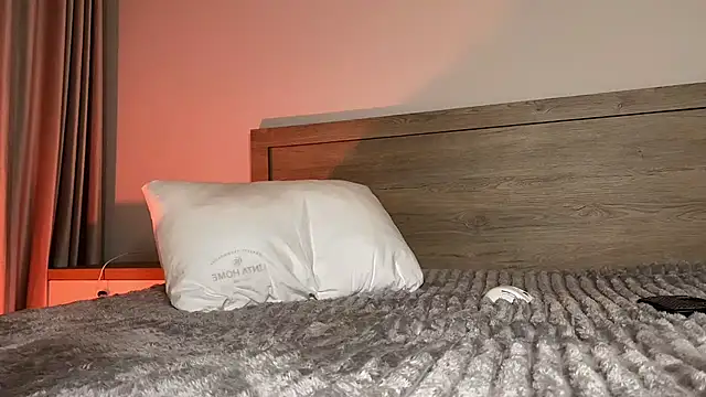 Pi-x-ie online show from 04-26-26, 05:43