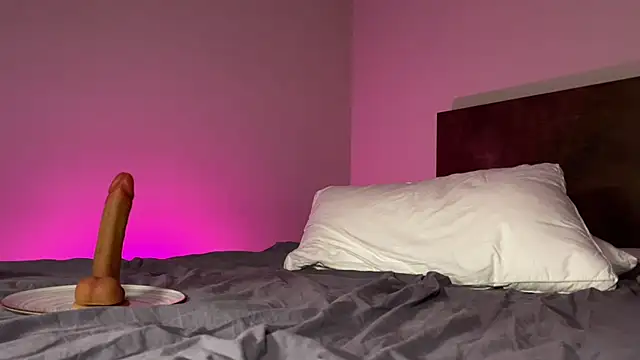 Pi-x-ie online show from 04-05-26, 03:40