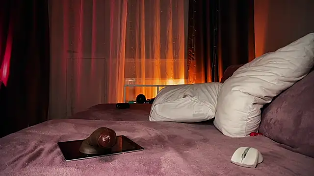 Pi-x-ie online show from 02-08-26, 04:05