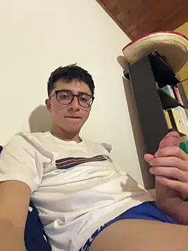 Snapshot of CamiRojas_boy chatting on 02-13-26, 02:55 CamiRojas boy online show from 02-13-26, 02:55