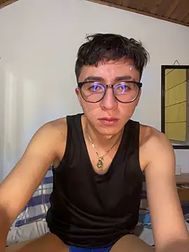 Snapshot of CamiRojas_boy chatting on 06-14-26, 03:30 CamiRojas boy online show from 06-14-26, 03:30