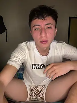 Snapshot of CamiRojas_boy chatting on 07-17-26, 03:37 CamiRojas boy online show from 07-17-26, 03:37