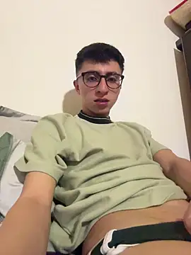 Snapshot of CamiRojas_boy chatting on 01-19-26, 04:38 CamiRojas boy online show from 01-19-26, 04:38