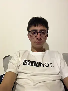 CamiRojas boy online show from 10-31-25, 04:09