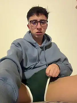 Snapshot of CamiRojas_boy chatting on 02-22-26, 03:53 CamiRojas boy online show from 02-22-26, 03:53