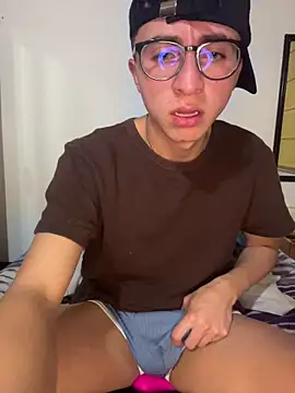 Snapshot of CamiRojas_boy chatting on 06-16-26, 04:01 CamiRojas boy online show from 06-16-26, 04:01