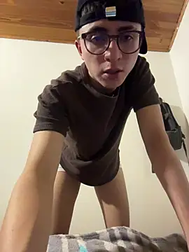 Snapshot of CamiRojas_boy chatting on 02-16-26, 03:38 CamiRojas boy online show from 02-16-26, 03:38