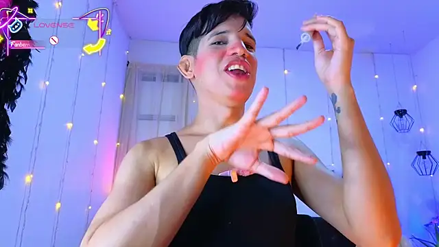 Ariel Femboy  online show from 02-14-26, 04:13