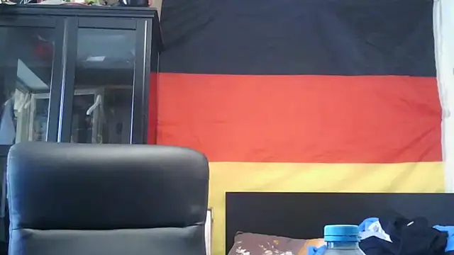 Die-geile-Sau online show from 06-19-26, 12:33