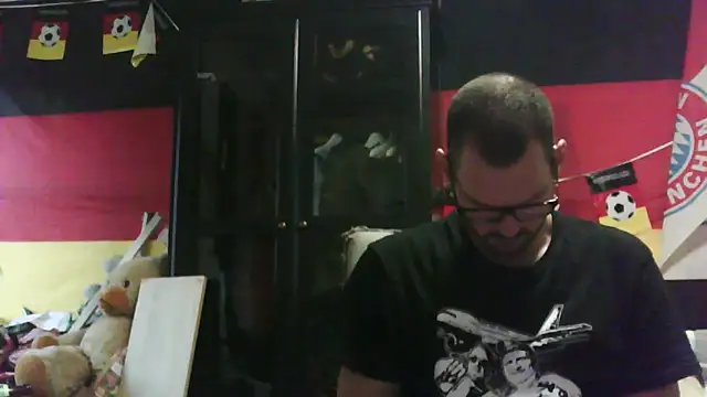 Snapshot of Die-geile-Sau chatting on 10-19-25, 03:15 Die-geile-Sau online show from 10-19-25, 03:15