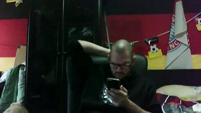 Die-geile-Sau online show from 11-30-25, 01:01