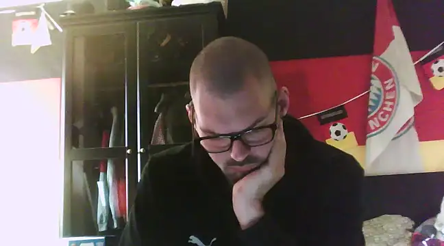 Snapshot of Die-geile-Sau chatting on 03-16-25, 12:00 Die-geile-Sau online show from 03-16-25, 12:00