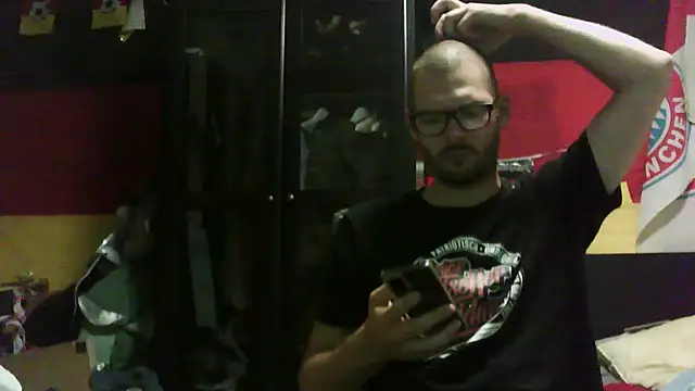 Snapshot of Die-geile-Sau chatting on 09-16-25, 07:04 Die-geile-Sau online show from 09-16-25, 07:04