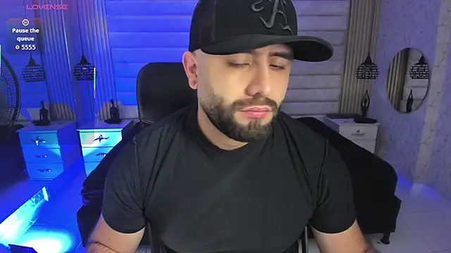 Snapshot of jhon_bear03 chatting on 02-12-26, 11:10 jhon bear03 online show from 02-12-26, 11:10