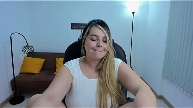 camiilaa1 online show from 02-08-25, 07:59