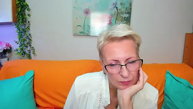 Snapshot of iamyourdream89 chatting on 10-08-25, 03:35 iamyourdream89 online show from 10-08-25, 03:35