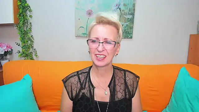 Snapshot of iamyourdream89 chatting on 10-15-25, 01:52 iamyourdream89 online show from 10-15-25, 01:52