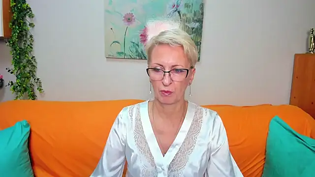 Snapshot of iamyourdream89 chatting on 10-13-25, 01:34 iamyourdream89 online show from 10-13-25, 01:34