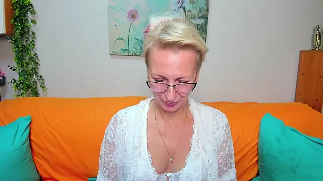 Snapshot of iamyourdream89 chatting on 10-14-25, 07:14 iamyourdream89 online show from 10-14-25, 07:14