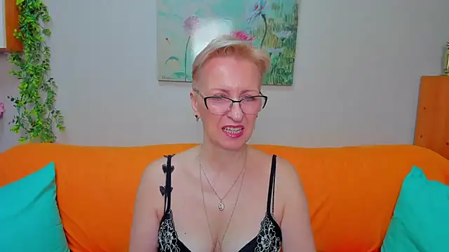 iamyourdream89 online show from 04-06-26, 11:00