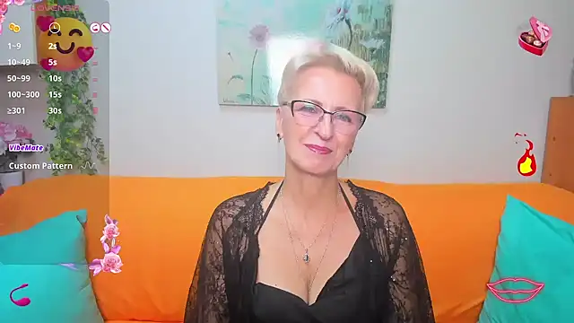Snapshot of iamyourdream89 chatting on 10-03-25, 10:06 iamyourdream89 online show from 10-03-25, 10:06