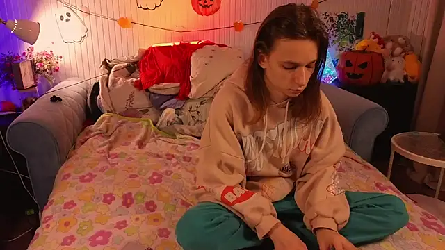 Frank Fraer online show from 10-28-25, 03:44