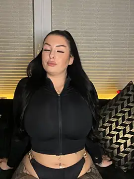 Snapshot of Mia-Bremer chatting on 02-10-26, 10:09 Mia-Bremer online show from 02-10-26, 10:09