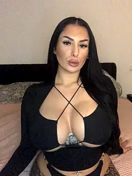 Mia-Bremer online show from 11-23-25, 04:06