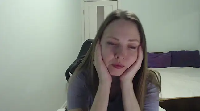 Snapshot of VioletLily chatting on 03-21-25, 06:07 VioletLily online show from 03-21-25, 06:07
