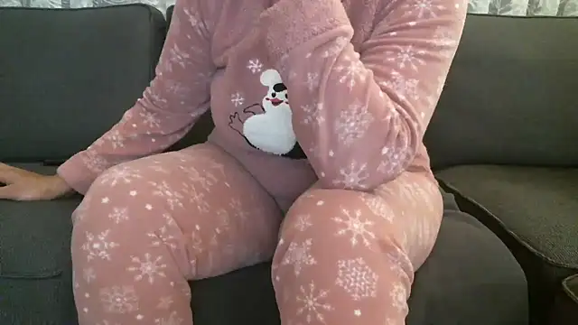 Snapshot of mysteriouscouple001 chatting on 10-12-25, 09:27 mysteriouscouple001 online show from 10-12-25, 09:27