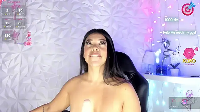 Snapshot of Valetigomez chatting on 03-18-25, 10:04 Valetigomez online show from 03-18-25, 10:04