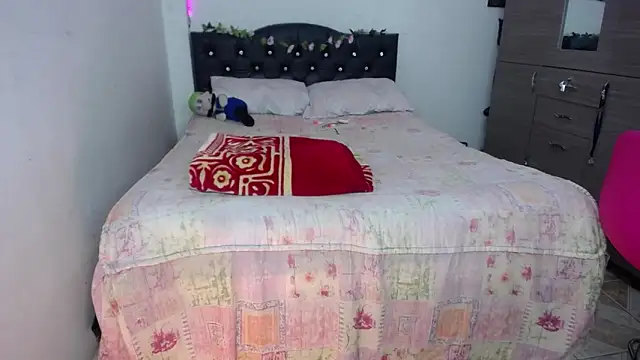 pinky violeta online show from 10-10-25, 12:11