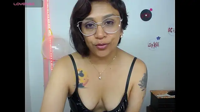 Snapshot of pinky_violeta chatting on 07-22-26, 03:36 pinky violeta online show from 07-22-26, 03:36