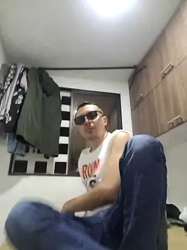 Snapshot of axeldaviid chatting on 11-29-25, 03:17 axeldaviid online show from 11-29-25, 03:17
