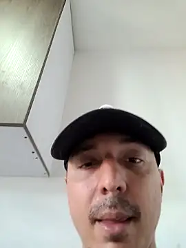 Snapshot of axeldaviid chatting on 03-22-26, 02:18 axeldaviid online show from 03-22-26, 02:18
