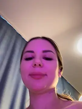 Snapshot of Alina_Vibe_Me chatting on 02-25-25, 11:37 Alina Vibe Me online show from 02-25-25, 11:37