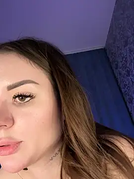 Snapshot of Alina_Vibe_Me chatting on 02-14-25, 02:50 Alina Vibe Me online show from 02-14-25, 02:50