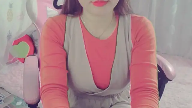 Snapshot of -R-Mai- chatting on 12-10-24, 05:28 -R-Mai- online show from 12-10-24, 05:28