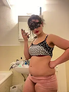 Sarahkhaalifa online show from 11-15-25, 09:08