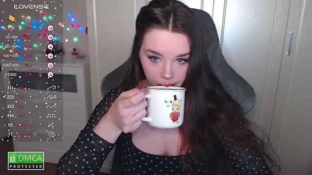 Snapshot of aliice_cutie chatting on 03-15-25, 08:32 aliice cutie online show from 03-15-25, 08:32