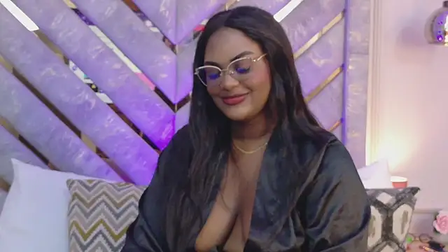 Noa Adams online show from 10-09-25, 04:57