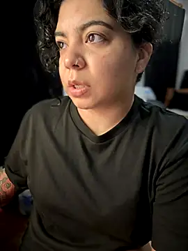 kimmiakiss22 online show from 11-18-25, 06:33