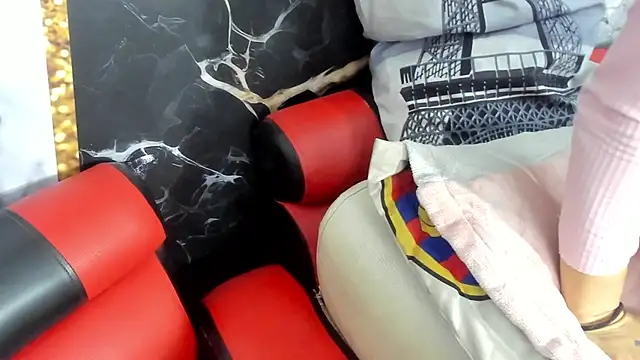 hot-threesome online show from 10-02-25, 03:32