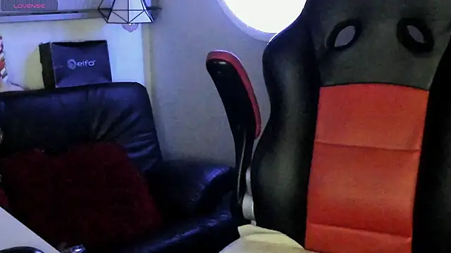 natasha logan  online show from 11-23-25, 04:11