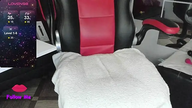 natasha logan  online show from 10-13-25, 04:03