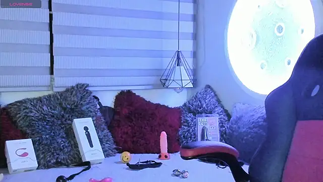 natasha logan  online show from 05-09-26, 04:05