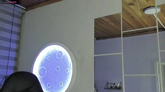 natasha logan  online show from 10-04-25, 04:03