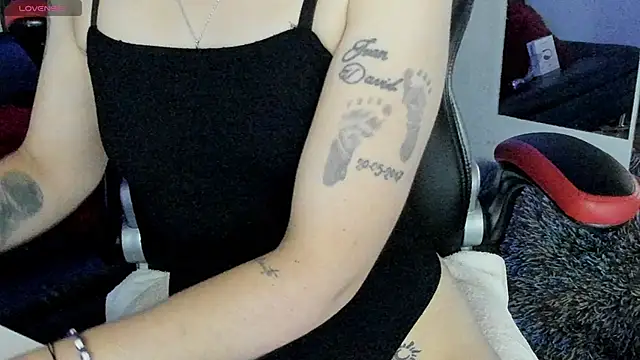 natasha logan  online show from 10-26-25, 04:02