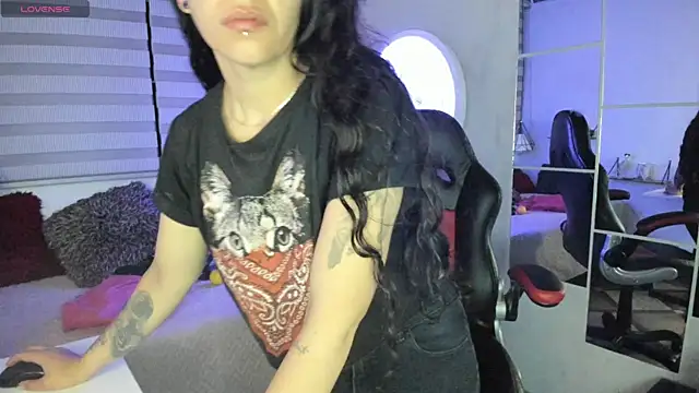 natasha logan  online show from 05-24-26, 04:01