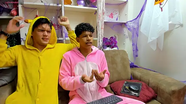 Snapshot of BvlgarVoyss chatting on 10-28-25, 10:03 BvlgarVoyss online show from 10-28-25, 10:03